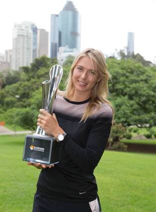 Maria Sharapova with trophy at Botanic Gardens - Brisbane International 2015 - ATP Tennis Herren 250 - WTA Tennis Damen - Queensland Tennis Centre - Brisbane - Queensland - Australia - 11 January 2015.
