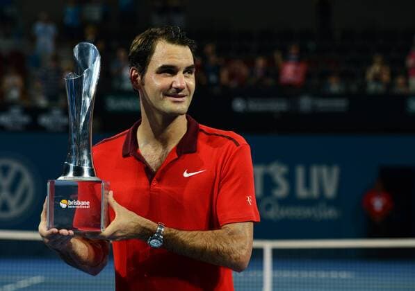 Roger Federer (SUI) präsentiert seinen Siegerpokal. Brisbane International 2015, Brisbane, Australien