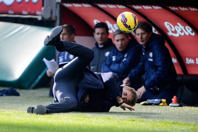 Aktuell Fußball, Italien, Serie A, Inter Mailand-Trainer Mancini von Ball getroffen Roberto Mancini Inter Milano 11-01-2015 Stadio Giuseppe Meazza - Football, Serie A Inter Mailand vs. Genoa CFC. giuseppexceleste
