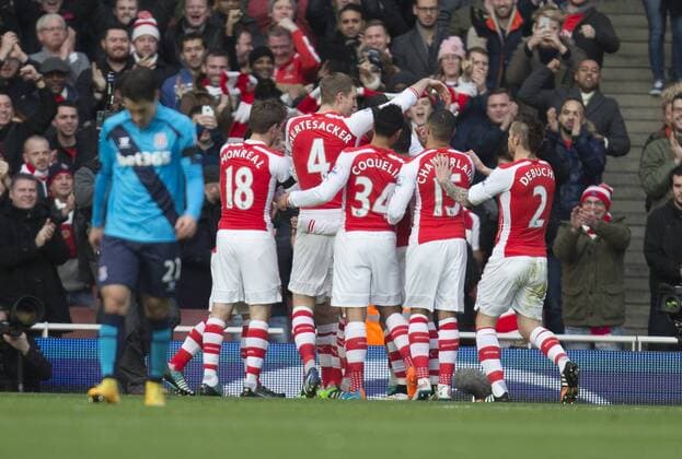 11.01.2015. London, England. Barclays Premier League. FC Arsenal versus Stoke City. Arsenal players celebrate their opening goal. xNigelxCookex  ActionPlus11588470
