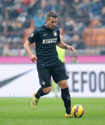 FUSSBALL INTERNATIONAL SERIE A SAISON 2014 2015 18. Spieltag Inter Mailand - CFC Genua 11.01.2015 Lukas Podolski (Inter Mailand) am Ball 