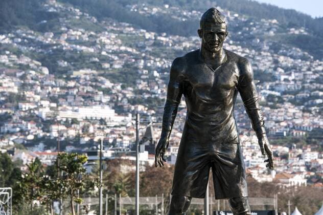 Fussball, Statue von Cristiano Ronaldo, CR7 (Real Madrid) im Hafen seiner Heimat Funchal, Madeira.