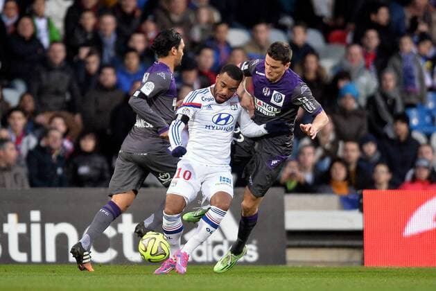 Alexandre Lacazette (ol) - Dusan Veskovac (tou) FOOTBALL : Lyon vs Toulouse - Ligue 1 - 11 01 2015 AnthonyBIBARD FEP Panoramic 