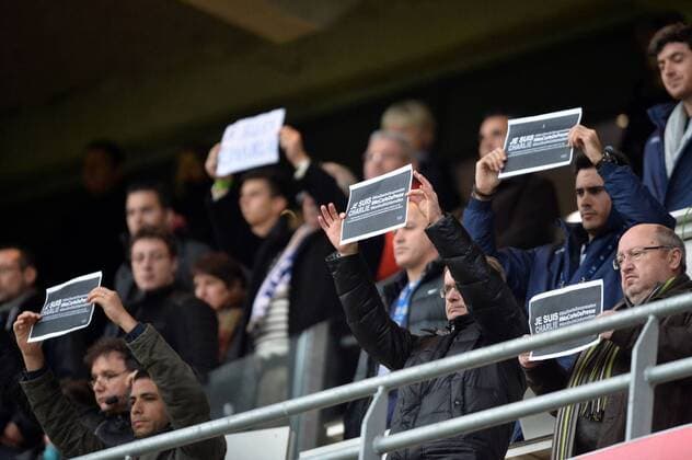 Aktuell Fußball, Frankreich, Solidarität mit den Opfern des Terroranschlags auf Charlie Hebdo - Pressetribüne : ES Troyes AC vs Stade Brest - Ligue 2 - 10 01 2015 AnthonyBIBARDFEP 