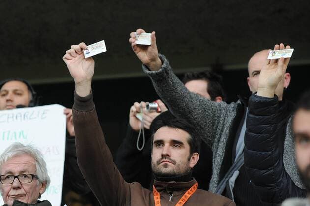 Aktuell Fußball, Frankreich, Solidarität mit den Opfern des Terroranschlags auf Charlie Hebdo - Pressetribüne FC Nantes vs FC Metz - Ligue 1 - 11 01 2015 N.LeGouicFEP 