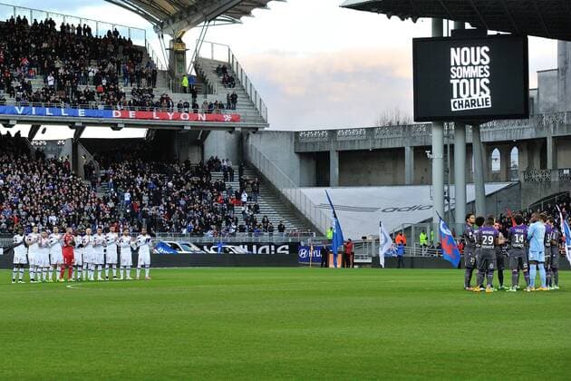 Aktuell Fußball, Frankreich, Solidarität mit den Opfern des Terroranschlags auf Charlie Hebdo - - Olympique Lyon vs FC Toulouse - Ligue 1 - 11 01 2015 FredericChambert 
