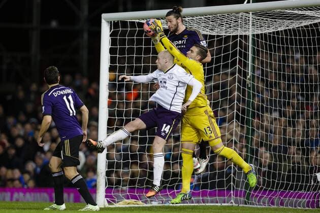13.01.2015. London, England. FA Cup Third Round Replay. West Ham United - FC Everton. West Ham United s Adrian makes a save from Everton s Steven Naismith xCraigxMercerx  ActionPlus11589009