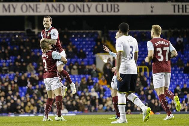 14.01.2015. London, England. FA Cup 3rd Round Replay. Tottenham Hotspur - FC Burnley Burnley s Ross Wallace celebrates his goal with teammates xCraigxMercerx  ActionPlus11589290