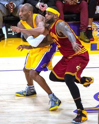 Los Angeles Lakers guard Kobe Bryant (L) and Cleveland Cavalier forward LeBron James fight for position during the second half of their NBA Basketball Herren USA game at Staples Center in Los Angeles, January 15, 2015. The Cavaliers defeated the Lakers 109-102. UPI Jon SooHoo  LAX20150115611 JONxSOOHOO