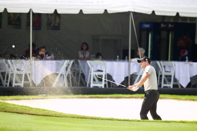 January 16, 2015 - Honolulu, Hawaii: Zach Johnson hits out of the bunker on the 9th hole during the second round of the Sony Open at Waialae Country Club in Honolulu, Hawaii. PGA Golf Herren Golf: Sony Open JAN16 - ZUMAc04_