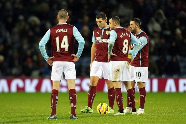 17.01.2015. Burnley, England. Barclays Premier League. Burnley versus Crystal Palace. Burnley return to take the kick off after going 3-2 down xPaulxKeevilx  ActionPlus11590063