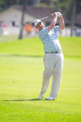 January 17, 2015 - Honolulu, Hawaii: J.J. Henry hits his approach shot on the first hole during the third round of the Sony Open at Waialae Country Club in Honolulu, Hawaii. PGA Golf Herren Golf: Sony Open JAN17 - ZUMAc04_