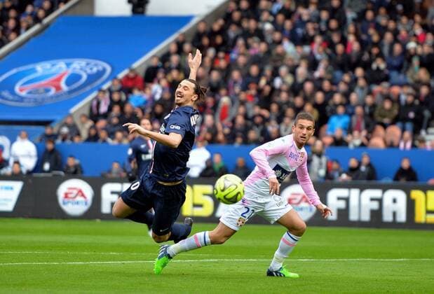 Zlatan Ibrahimovic (psg) - Adrien Thomassin (etg) FOOTBALL : Paris St Germain (PSG) vs Evian Thonon Gaillard - Ligue 1 - 18 01 2015 AnthonyBIBARDFEP 