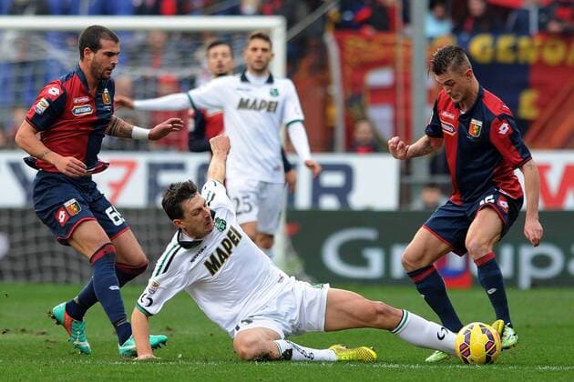 Fussball, Italien - Serie A - CFC Genua vs. US Sassuolo Calcio - Francesco Acerbi-Maxime Lestienne 