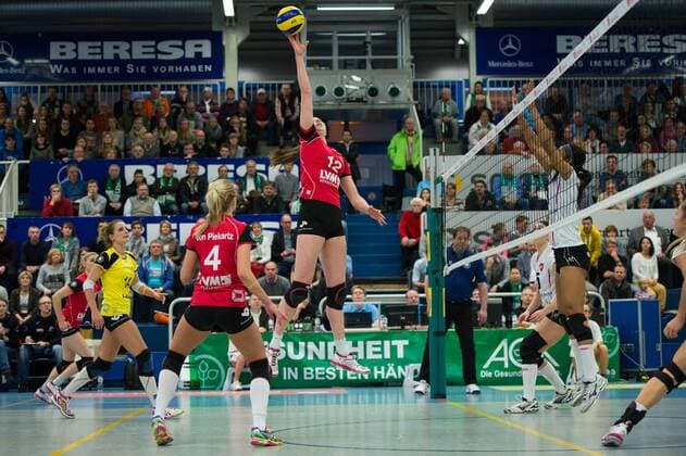 18.01.2015, Halle Berg Fidel, Muenster Volleyball, Bundesliga Frauen, USC Münster Muenster vs. Köpenicker Koepenicker SC Angriff Wiebke Silge ( 12 Muenster)