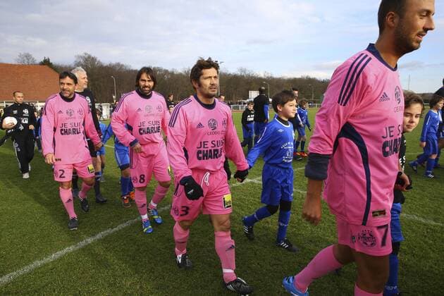 Bixente Lizarazu Reynald Pedros Patrick Colleter NEWS : Varietes Club de France est Charlie vs Orry la Ville - Benefizspiel zu Ehren der Opfer der Terroranschläge von Paris - 18 01 2015 - GwendolineLeGoff 