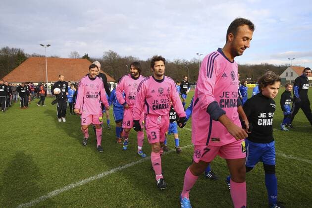 Baptiste Vendroux Bixente Lizarazu Reynald Pedros Patrick Colleter NEWS : Varietes Club de France est Charlie vs Orry la Ville - Benefizspiel zu Ehren der Opfer der Terroranschläge von Paris - 18 01 2015 - GwendolineLeGoff 