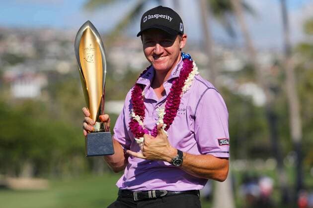 January 18, 2015 - Jimmy Walker throws up a Hawaiian Shaka pose with the trophy after winning the 2015 Sony Open In Hawaii at the Waialae Country Club in Honolulu, HI. PGA Golf Herren TOUR, SONY OPEN JAN18 - ZUMAc04_