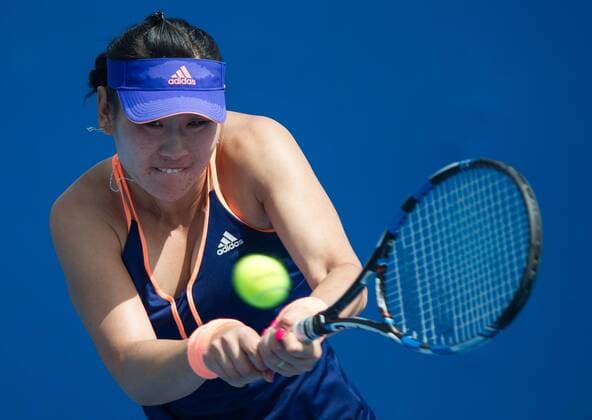(150119) -- MELBOURNE, Jan. 19, 2015 -- Duan Yingying of China returns the ball during her women s singles first round match on the first day of 2015 Australian Open tennis tournament at Melbourne Park in Melbourne, Australia, Jan. 19, 2015. (SP)AUSTRALIA-MELBOURNE-TENNIS BaixXue 