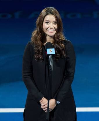 2014 Australian Open tennis champion Li Na of China attends her farewell ceremony at Rod Laver Arena on the first day of 2015 Australian Open tournament in Melbourne, Australia, Jan. 19, 2015. Li Na shared her pregnancy news with the spectators during the event. ) (SP)AUSTRALIA-MELBOURNE-LI NA-FAREWELL CEREMONY BaixXue 