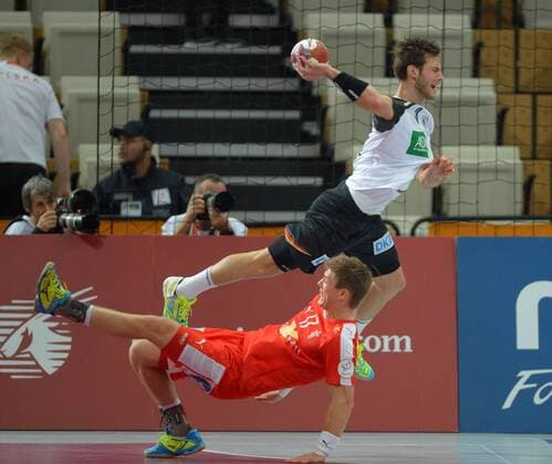 Handball Doha 20.01.2015 Weltmeisterschaften WM der Herren Männer Vorrunde Gruppe D Dänemark (DEN) Daenemark - Deutschland (GER) Uwe Gensheimer (Deutschland, No.03) SVAN Lasse (Dänemark, No.17)