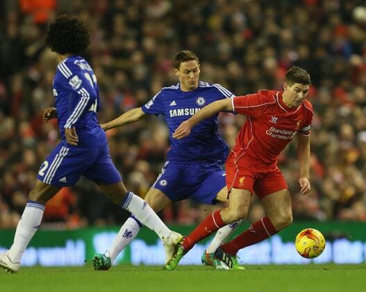 Aktuell Fußball, England, Capital One Cup, FC Liverpool - FC Chelsea Steven Gerrard of Liverpool marshalled by Nemanja Matic of Chelsea - Capital One Cup - Semi Final First Leg - Liverpool vs Chelsea - Anfield Stadium - Liverpool - England - 20th January 2015 - Picture Simon Bellis Sportimage EDITORIAL USE ONLY. No use with unauthorised audio, video, data, fixture lists, club league logos or live services. Online in-match use limited to 120 images, no video emulation. No use in betting, games or single club league player publications.