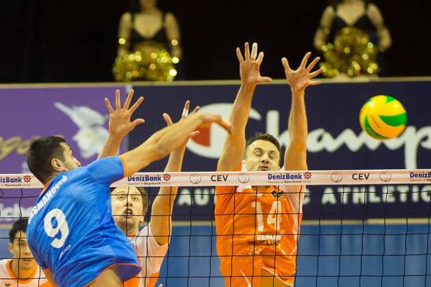 21.01.2015, xfrx, Volleyball Champions League, BR Volleys Berlin - Budvanska Rivijera Budva, v.l. Krsmanovic Petar (Budvanska Rivijera Budva),Paul Carroll (Berlin Recycling),Tomas Kmet (Berlin Recycling)