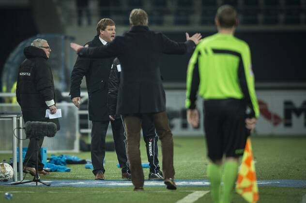 - GENT, BELGIUM: Gent s head coach Hein Vanhaezebrouck and Lokeren s head coach Peter Maes argue during a soccer game between KAA Gent and Sporting Lokeren, the return match in the 1 4th final of the Cofidis Cup, Wednesday 21 January 2015 in Gent. JASPERxJACOBS x04551711x