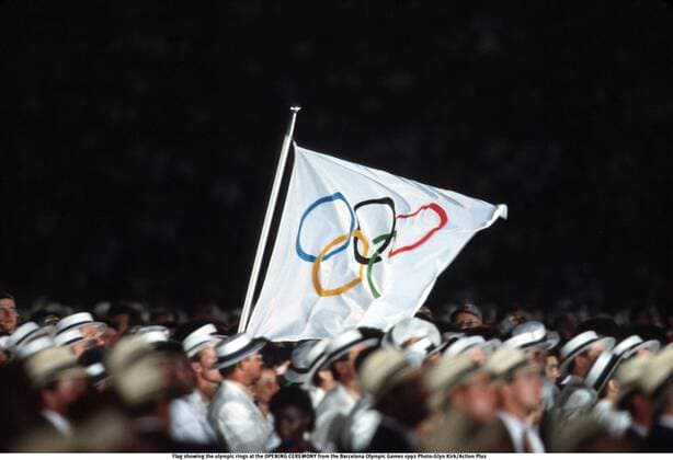 25.07.1992. Barcelona, Spain. Flag showing the olympic rings at the OPENING CEREMONY from the Barcelona Olympic Games Olympische Spiele Olympia OS 1992 xACTIONxPLUSx  ActionPlus92072304