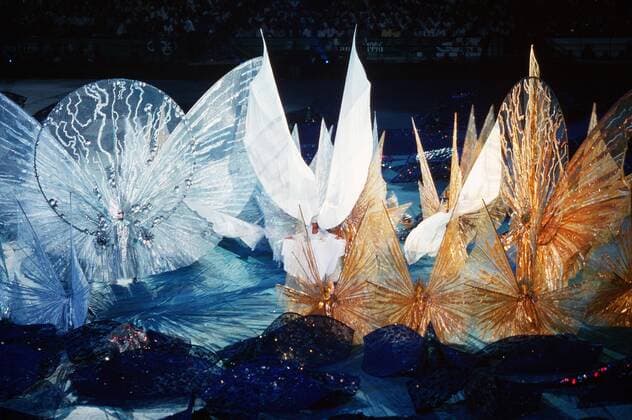 19.07.1996. Atlanta, Georgia, USA. View of performers dressed in a variety of costumes designed by Peter Minshall during the Opening Ceremony, 1996 Atlanta Summer Olympic Games Olympische Spiele Olympia OS USA. xACTIONxPLUSxsportsximagesx  ActionPlus96071903