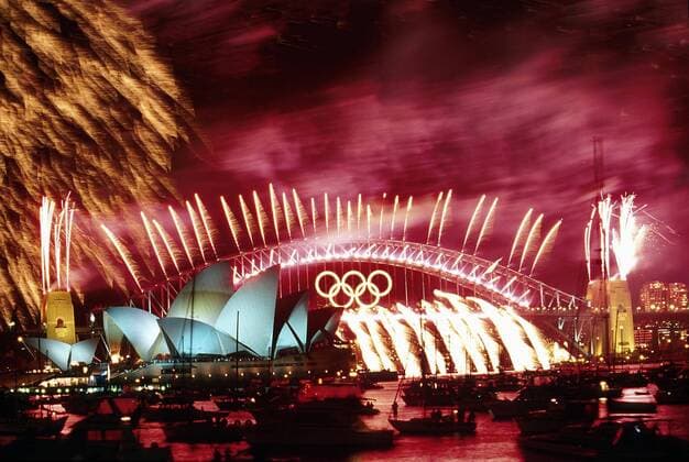 01.10.2000. Olympic Stadium, Sydney, Australia. FIREWORKS DISPLAY over Sydney Harbour Bridge, Closing Ceremony SYDNEY Olympic Games Olympische Spiele Olympia OS 2000, xACTIONxPLUSxsportsximagesx  ActionPlus00100102