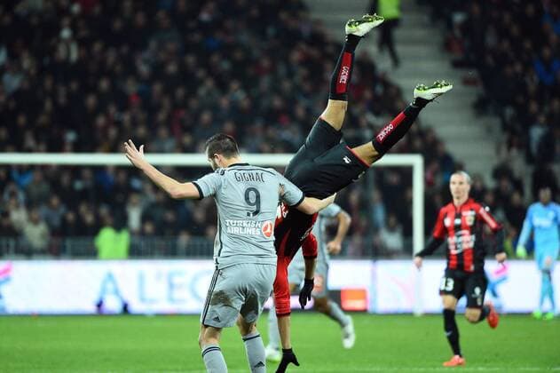ANDRE-PIERRE GIGNAC (om) - CHUTE - INSOLITE FOOTBALL : Nice vs Marseille - Ligue 1 - 23 01 2015 FEP Panoramic 