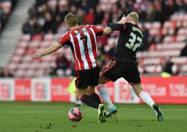 24.01.2015. Sunderland, England. FA Cup 4th Round. Sunderland versus Fulham. Sebastian Larsson of Sunderland and Jack Grimmer of Fulham fight for the ball xPeterxHaygarthx  ActionPlus11592034