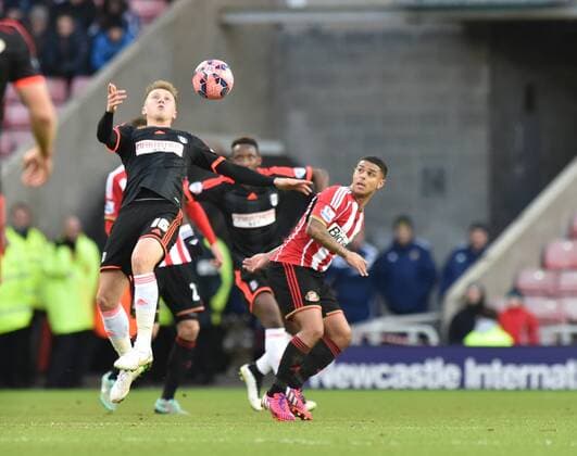 24.01.2015. Sunderland, England. FA Cup 4th Round. Sunderland versus Fulham. Cauley Woodrow of Fulham controls the ball on his chest xPeterxHaygarthx  ActionPlus11592084