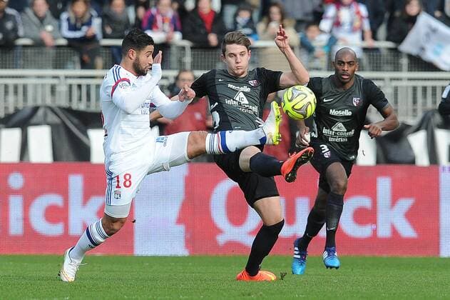 Nabil Fekir (Lyon) Chris Philipps (Metz) FOOTBALL : Olympique Lyon vs FC Metz - Ligue 1 - 25 01 2015 NLeGouic FE