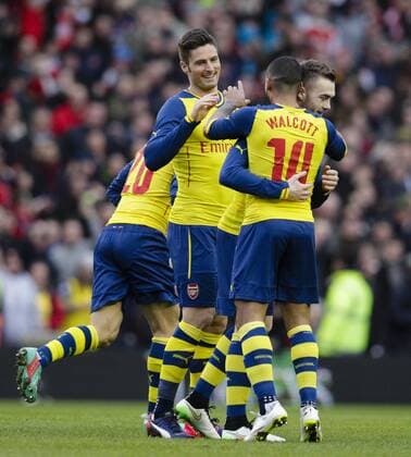 25.01.2015. Brighton, England. FA Cup 4th Round. Brighton versus Arsenal. Arsenal& x2019;s Theo Walcott celebrates his goal with teammates xCraigxMercerx  ActionPlus11592458