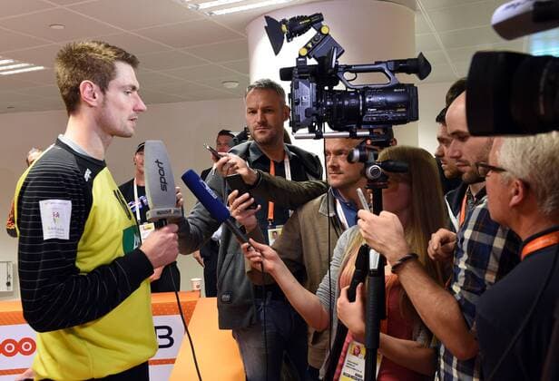 Handball Weltmeisterschaft 2015 Qatar - Doha Deutschland vs. Aegypten, Carsten Lichtlein im Interviewstress