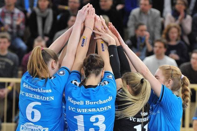 28.01.2015, xtkx, Volleyball 1.Bundesliga Damen, VC Wiesbaden - Volley Stars Thüringen, v.l. Team VC Wiesbaden,