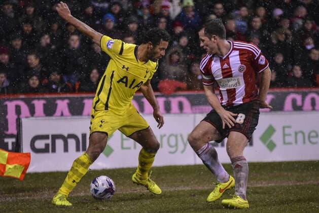 28.01.2015. Sheffield, England. Capital One Cup Semi Final 2nd Leg. Sheffield United versus Tottenham Hotspur. Mousa Dembele (19) of Tottenham Hotspur tries to get around Michael Doyle (8) of Sheffield United. xAndyxThompsonx  ActionPlus11593241