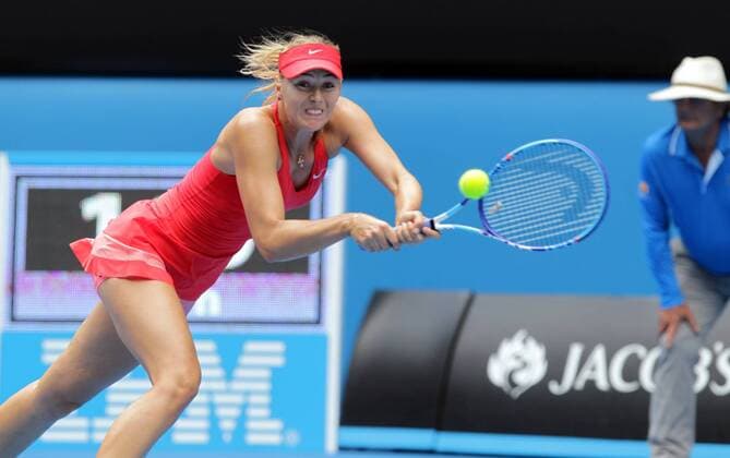 (150129) -- MELBOURNE, Jan. 29, 2015 -- Maria Sharapova of Russia returns the ball during the women s singles semifinal match at the Australian Open tennis championship in Melbourne, Australia, Jan. 29, 2015. JinxLinpeng 