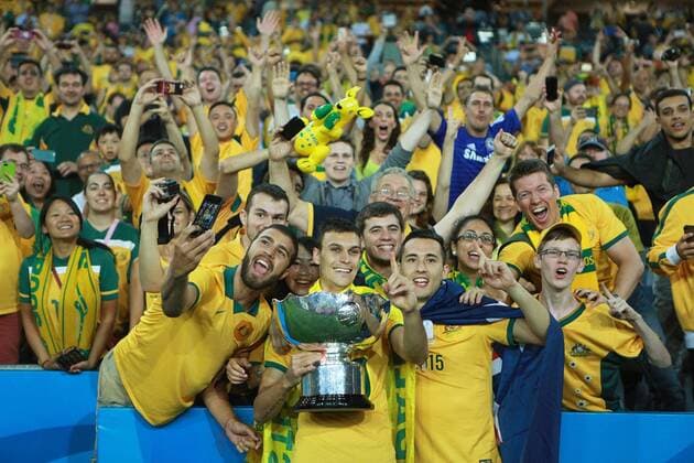 (150131) -- SYDNEY, Jan. 31, 2015 -- Australian players and fans celebrate their victory after the final against South Korea at the 2015 AFC Asian Cup in Sydney, Australia, Jan. 31, 2015. Australia won 2-1 and claimed the title of the event. ) (SP)AUSTRALIA-SYDNEY-SOCCER-AFC ASIAN CUP-FINAL QiuxZhongquan 