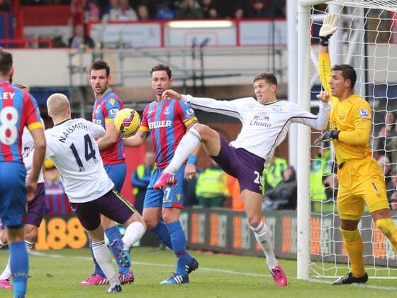 31.01.2015. London, England. Barclays Premier League. Crystal Palace versus FC Everton. Tony Hibbert clears the ball from close to his goal line xJasonxHearnx  ActionPlus11593670