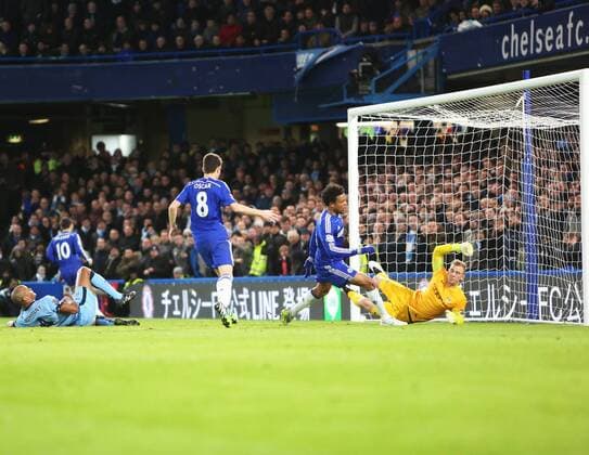 31.01.2015. London, England. Barclays Premier League. FC Chelsea vs. Manchester City. Chelsea forward Loic Remy (18) reaches the cross from Ivanovic and scores the games first goal past Joe Hart xChakirxDahmanix  ActionPlus11593862