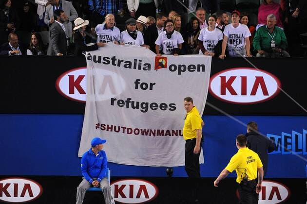 Protest gegen die Asylpolitik Australiens - TENNIS : Australian Open - Finale - Melbourne - 01 02 2015 TennisMagazine Panoramlc 