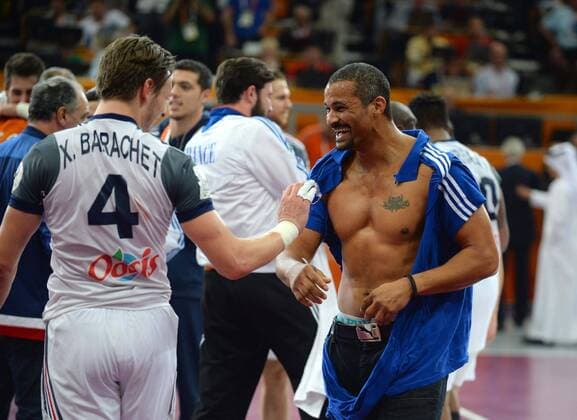 Handball Doha 01.02.2015 Weltmeisterschaften WM der Herren Männer Final Katar (QAT) - Frankreich (FRA) Didier Dinart mit zerrissenem Shirt