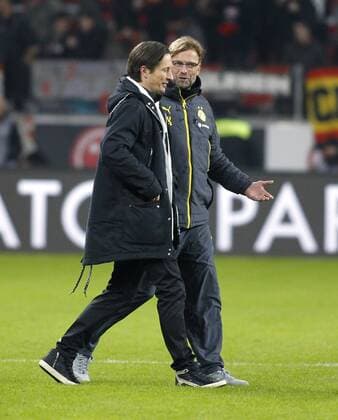 Leverkusen, Bayarena, 31.01.15: Dortmunds Trainer Jürgen Klopp (R) lächelnd nach dem Spiel mit Leverkusens Trainer head coach Roger Schmidt im Spiel der 1. Bundesliga zwischen Bayer 04 Leverkusen vs. Borussia Dortmund in der Saison 2014 2015.