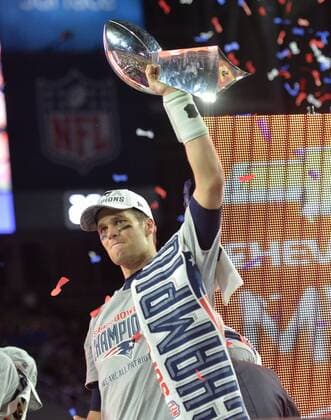New England Patriots Tom Brady holds up the Vince Lombardi Trophy next to Head Coach Bill Belichick (R) after defeating the Seattle Seahawks 28-24 to winn Super Bowl XLIX at University of Phoenix Stadium in Glendale, Arizona, February 1, 2015.  SBP20150201101 KEVINxDIETSCH