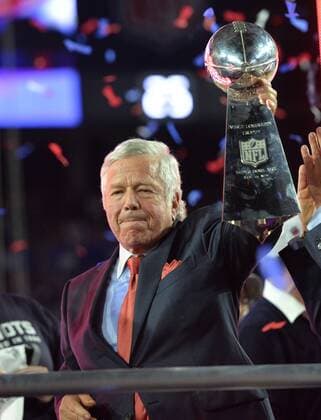 New England Patriots owner Robert Kraft holds up the Vince Lombardi Trophy after defeating the Seattle Seahawks 28-24 to win Super Bowl XLIX at University of Phoenix Stadium in Glendale, Arizona, February 1, 2015.  SBP20150201104 KEVINxDIETSCH