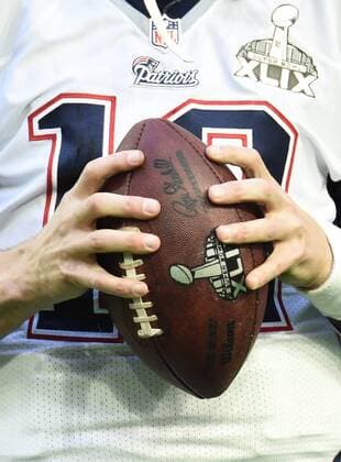 New England Patriots QB Tom Brady holds the football during warm ups to play the Seattle Seahawks in Super Bowl XLIX at University of Phoenix Stadium in Glendale, Arizona, February 1, 2015.  SBP20150201025 KEVINxDIETSCH