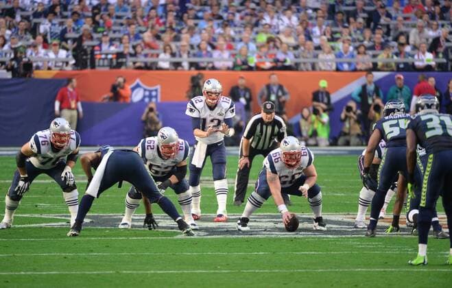 New England Patriots QB Tom Brady calls for the snap against the Seattle Seahawks in the first quarter of Super Bowl XLIX at University of Phoenix Stadium in Glendale, Arizona, February 1, 2015.  SBP20150201038 PATxBENIC
